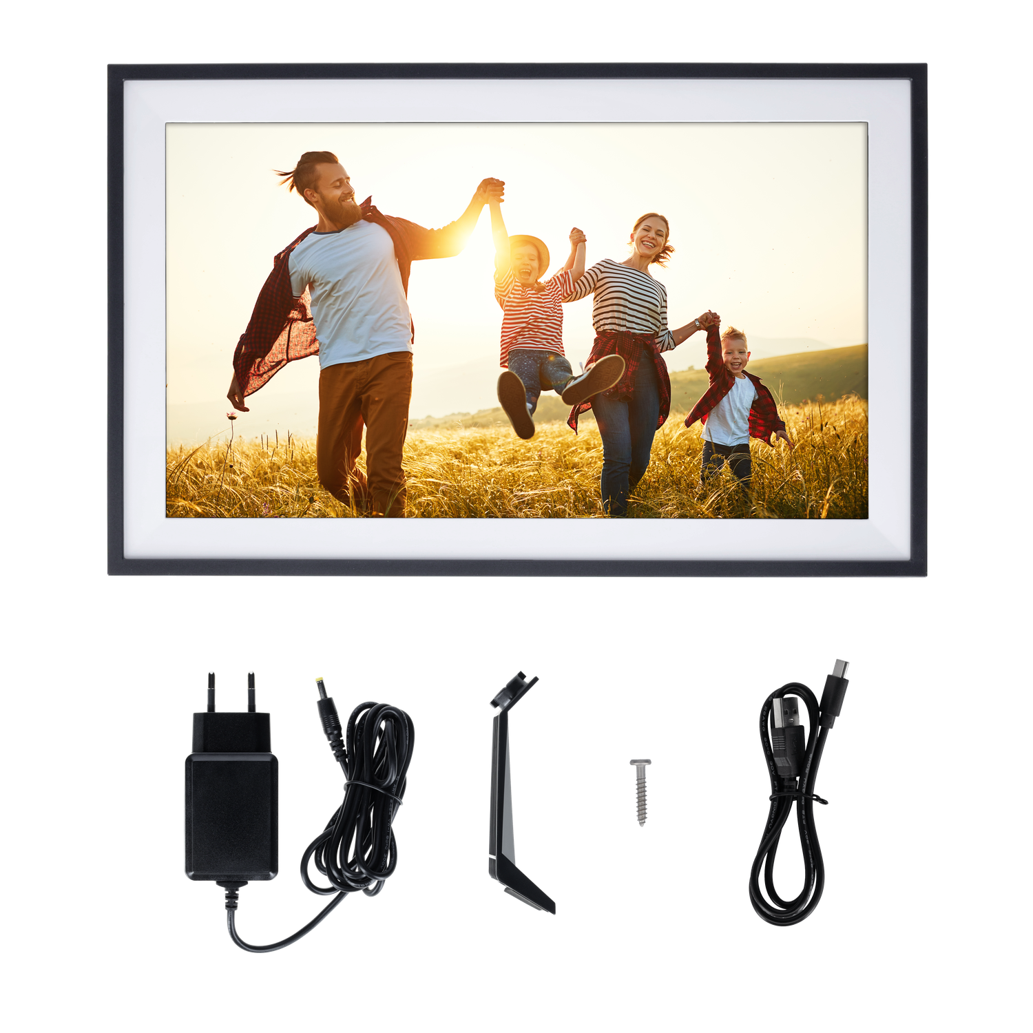 Image encadrée d'une famille courant dans un champ au coucher du soleil. Accessoires en dessous : adaptateur secteur, câble, support, vis et câble USB.
