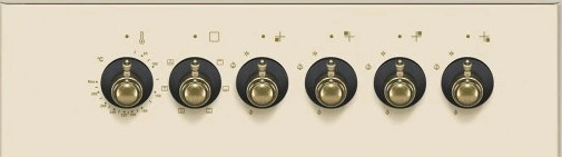 Kremowy panel sterowania piekarnika. Sześć czarnych pokręteł ze złotymi gałkami i oznaczeniami. Wskaźniki temperatury i symboli.