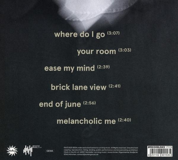 Schwarzes Albumcover mit Songtiteln und Spielzeiten: Where do I go, your room, ease my mind, brick lane view, end of june, etc.