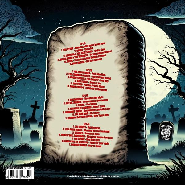 Ein Grabstein auf einem Friedhof bei Nacht mit Vollmond, Album-Trackliste auf dem Grabstein, Bäumen und anderen Grabsteinen.