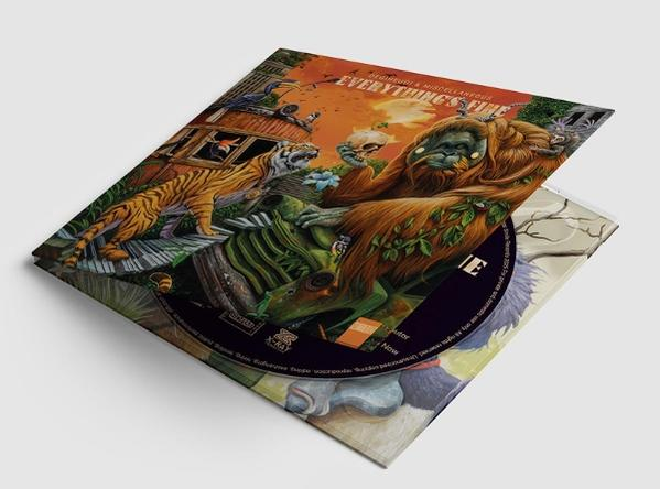 CD-Cover mit Tiger, Orang-Utan und Totenkopf. Die CD befindet sich in einer Hülle mit der Aufschrift 'Everything's Fire'.