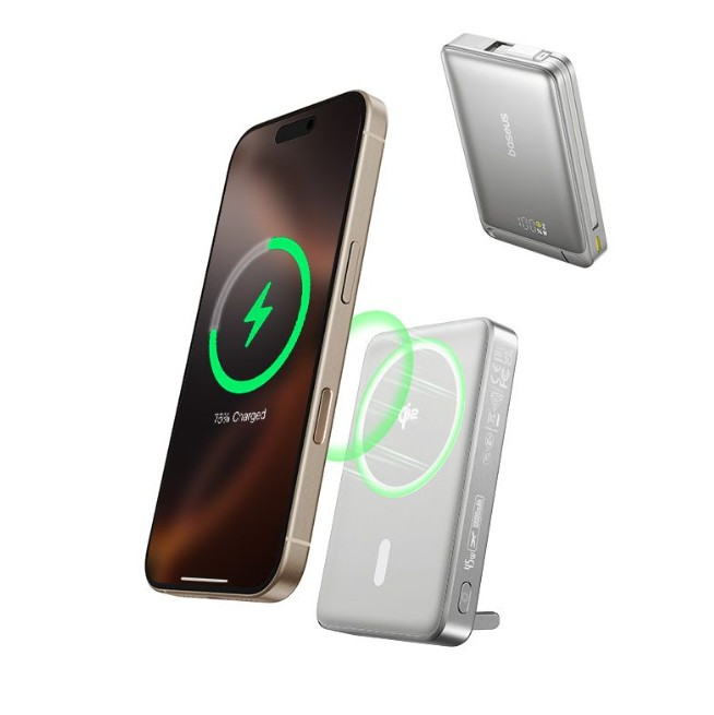 Bir telefon, bir power bank'ten kablosuz olarak şarj oluyor. Yeşil şarj sembolleri görünür. Başka bir power bank ayrı olarak gösteriliyor.