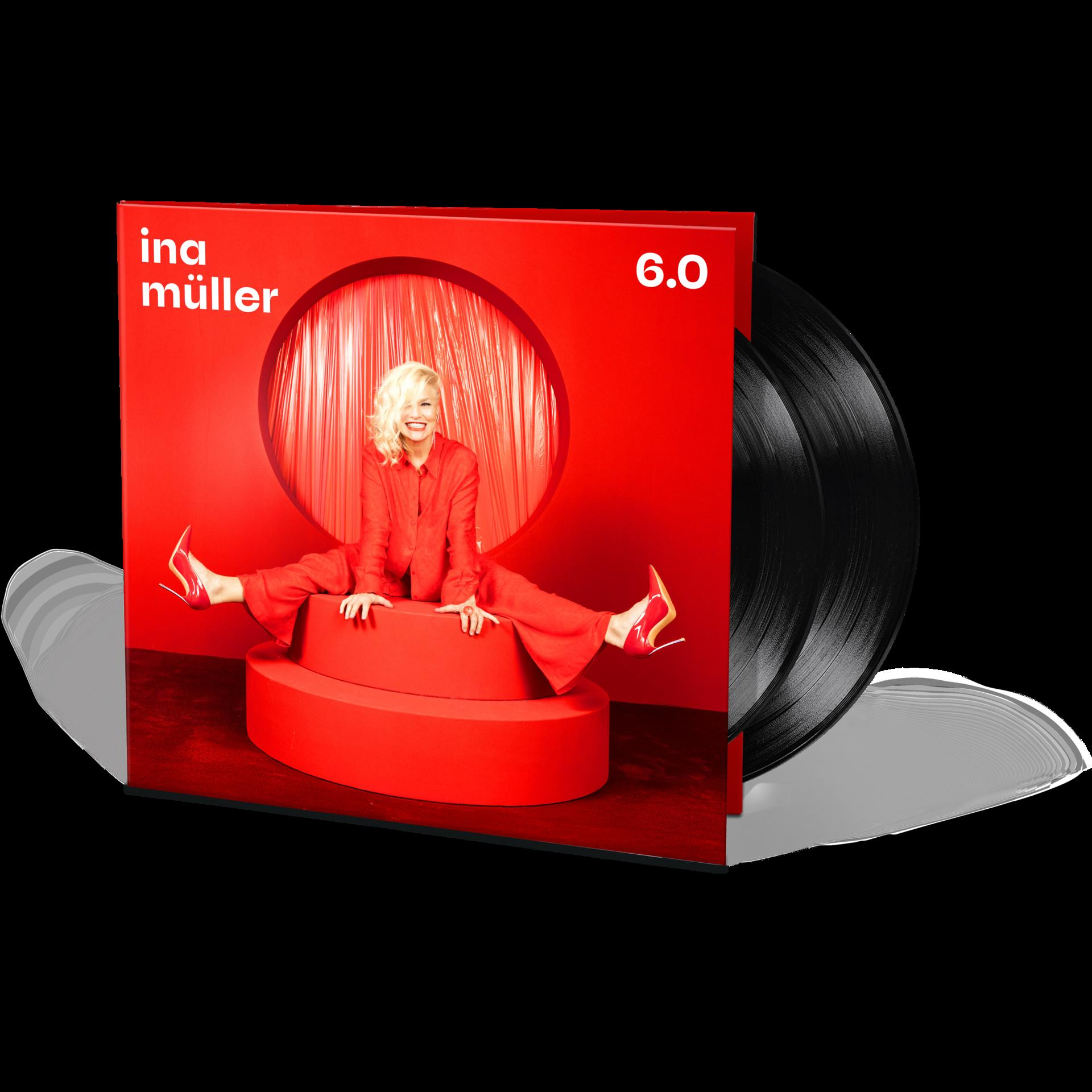 Ina Müller Albumcover. Sie sitzt in Rot, Beine gespreizt. Rote High Heels, roter Anzug. Vinylplatten.