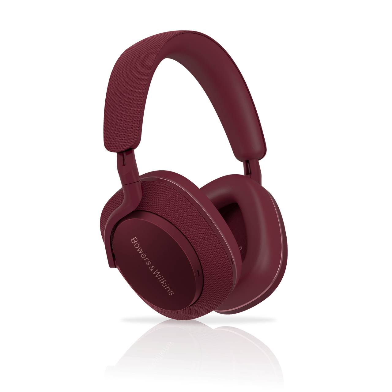 Burgunderfarbene Bowers & Wilkins Kopfhörer auf Weiß. Die Kopfhörer sind angewinkelt und zeigen die Ohrmuscheln und das Kopfband.