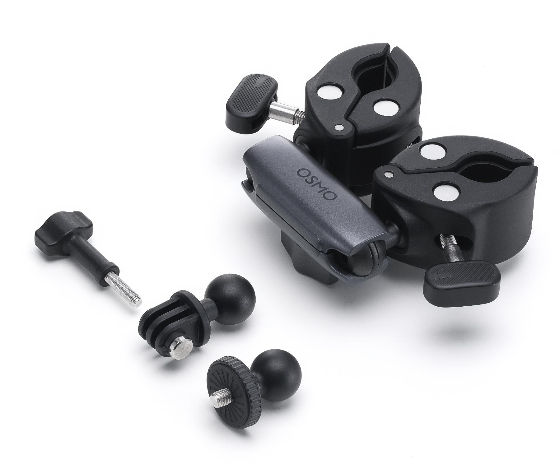 Różne czarne akcesoria do aparatu na białej powierzchni, w tym zaciski, adaptery i śruby. Obecny jest również element marki Osmo.