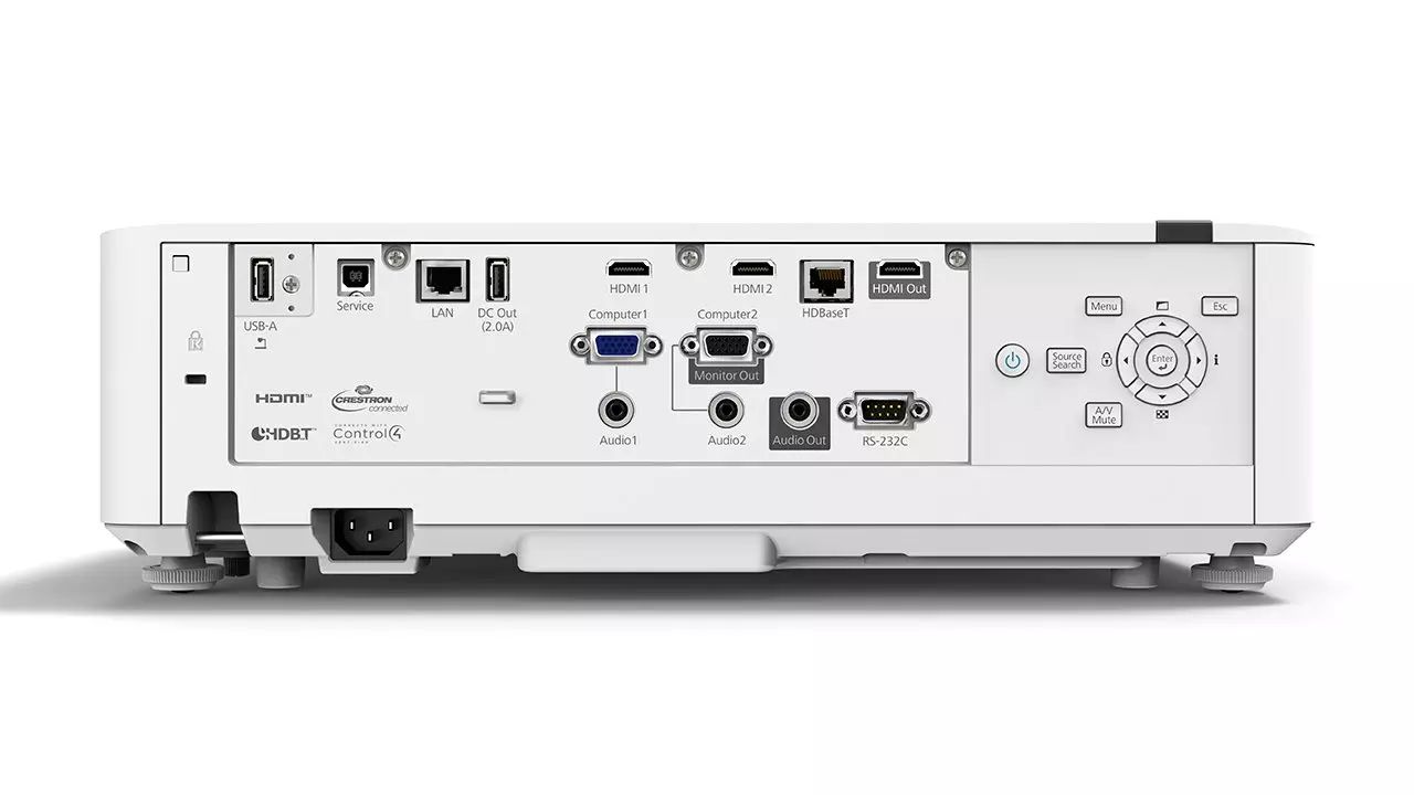 Fehér projektor hátlapja, különféle portokkal: HDMI, USB, audió és vezérlőgombok. Fekete tápbemenet és lábak.