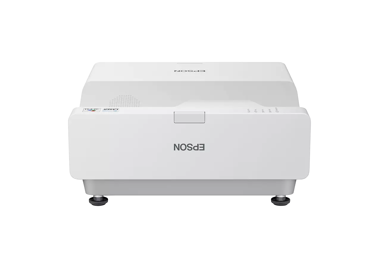 Fehér Epson projektor fekete háttérrel. Az "EPSON" szó felül és elöl látható.