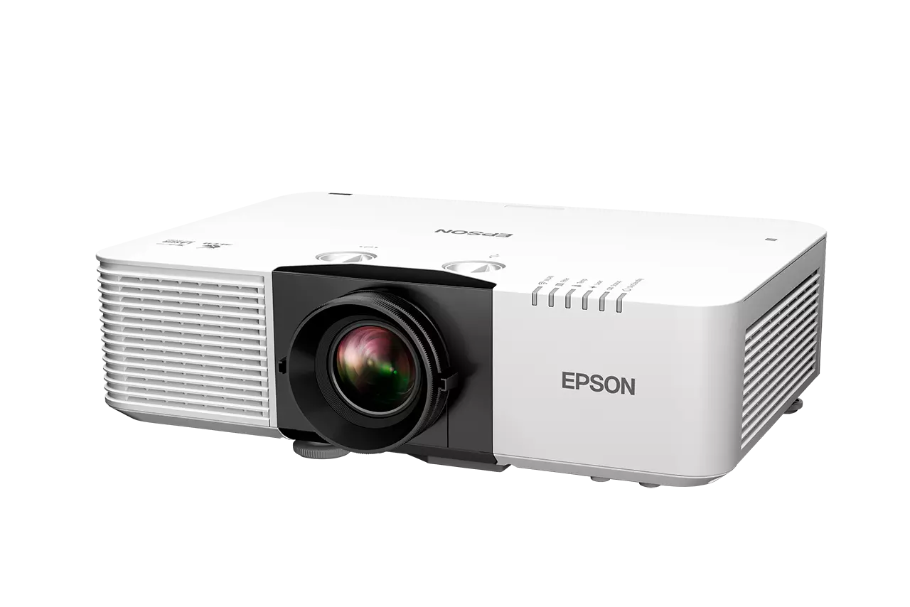 Fehér Epson projektor fekete háttérrel. Fekete lencséje van, és látható az Epson logója.