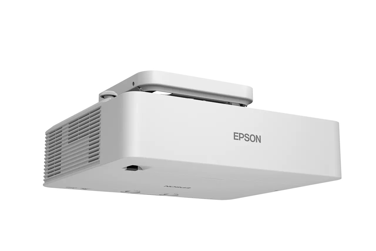 Egy fehér Epson projektor fekete háttéren. A projektoron a márkanév látható.