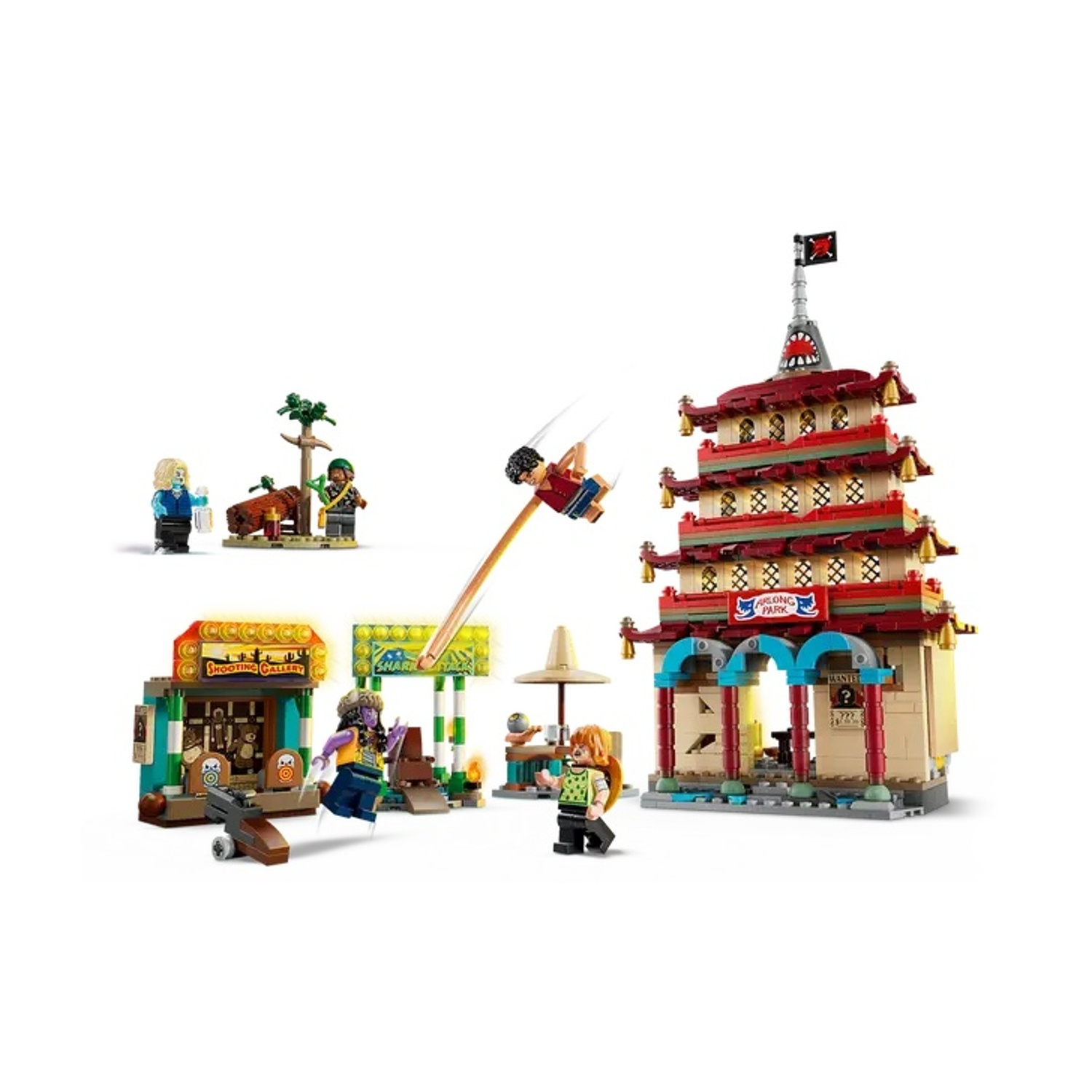 Set Lego raffigurante un parco divertimenti con pagoda, galleria di tiro e personaggi. Scena d'azione con figure e cannone.