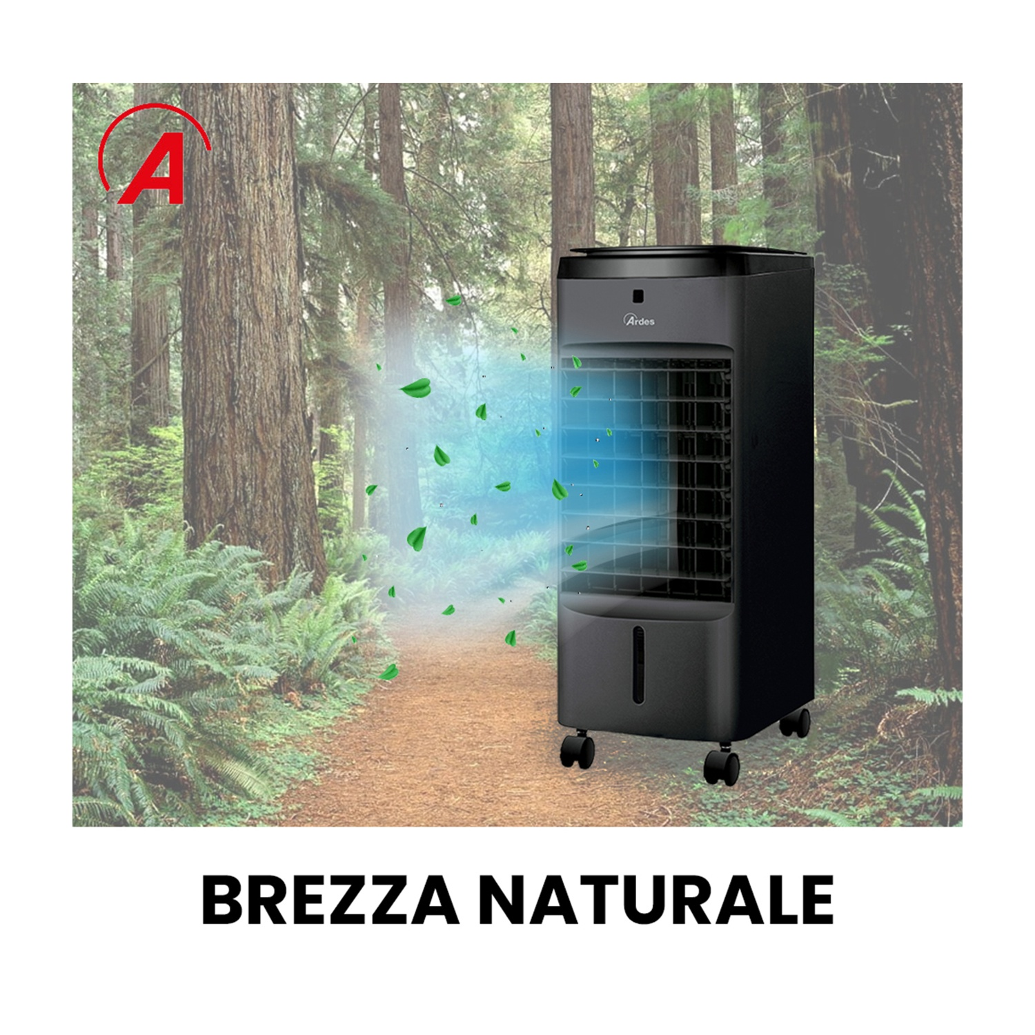Un condizionatore d'aria nero con foglie verdi e un sentiero in una foresta. Il testo 'BREZZA NATURALE' è in basso.