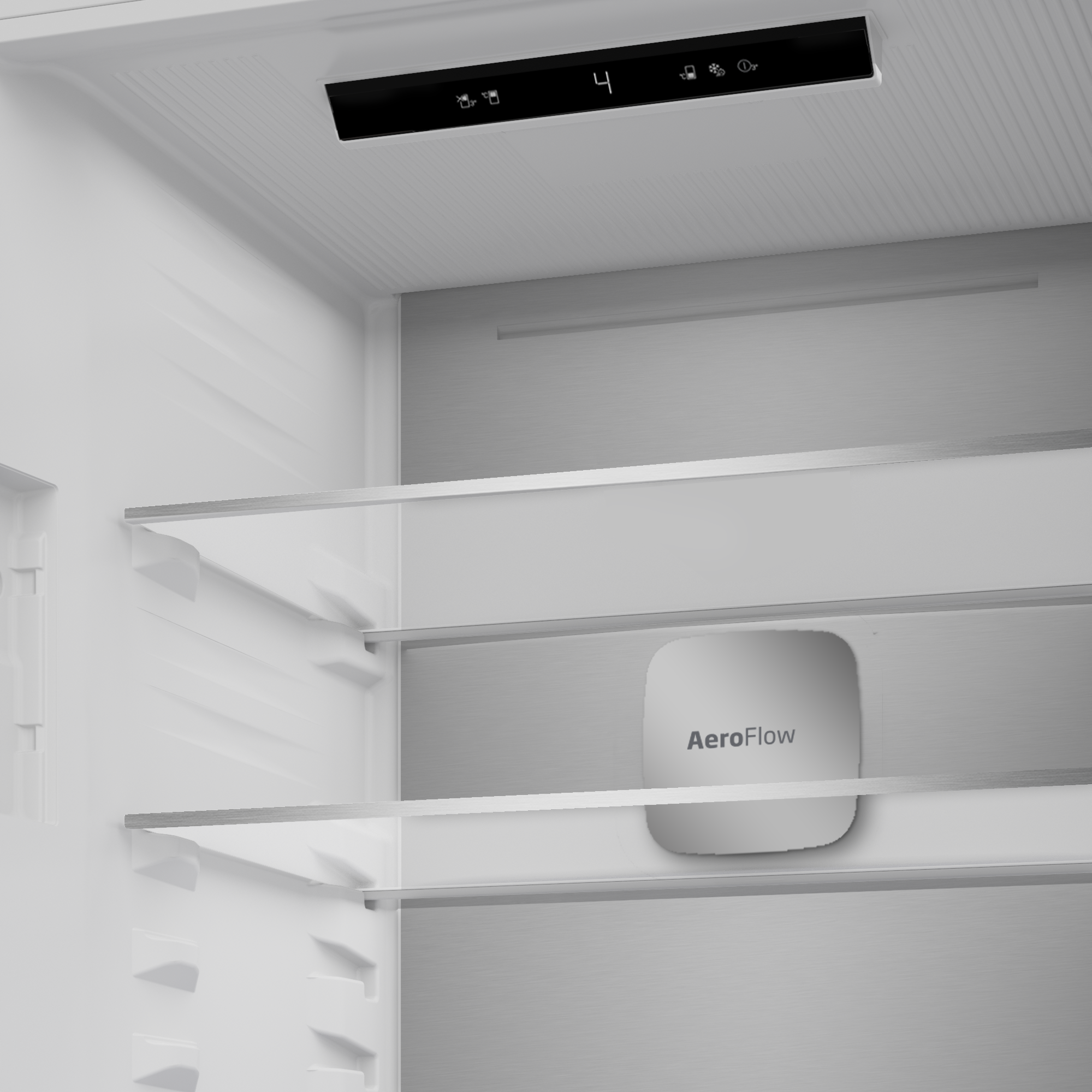 Wnętrze lodówki ze szklanymi półkami i wyświetlaczem cyfrowym. Widoczny komponent AeroFlow.