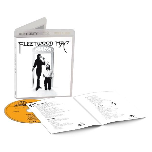 Fleetwood Mac albumhoes. Bevat cd, boekje en hoesje. De hoes toont twee figuren in een deuropening, met de bandnaam.