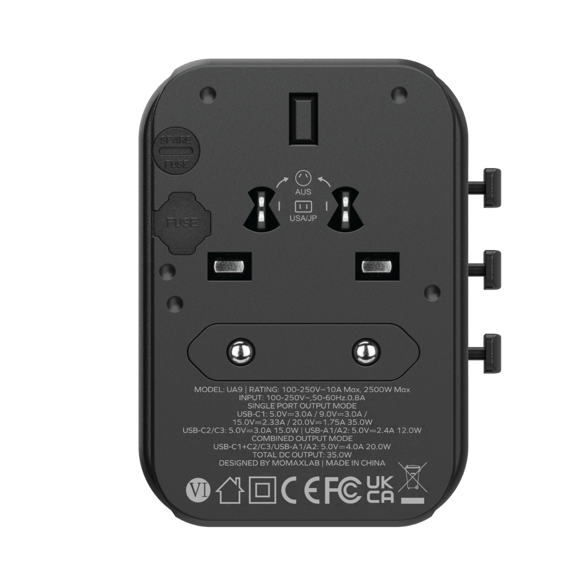 Çoklu fiş tiplerine sahip siyah seyahat adaptörü. AUS/USA/JP prizleri, USB portları ve sigorta bulunur. Metin detayları.