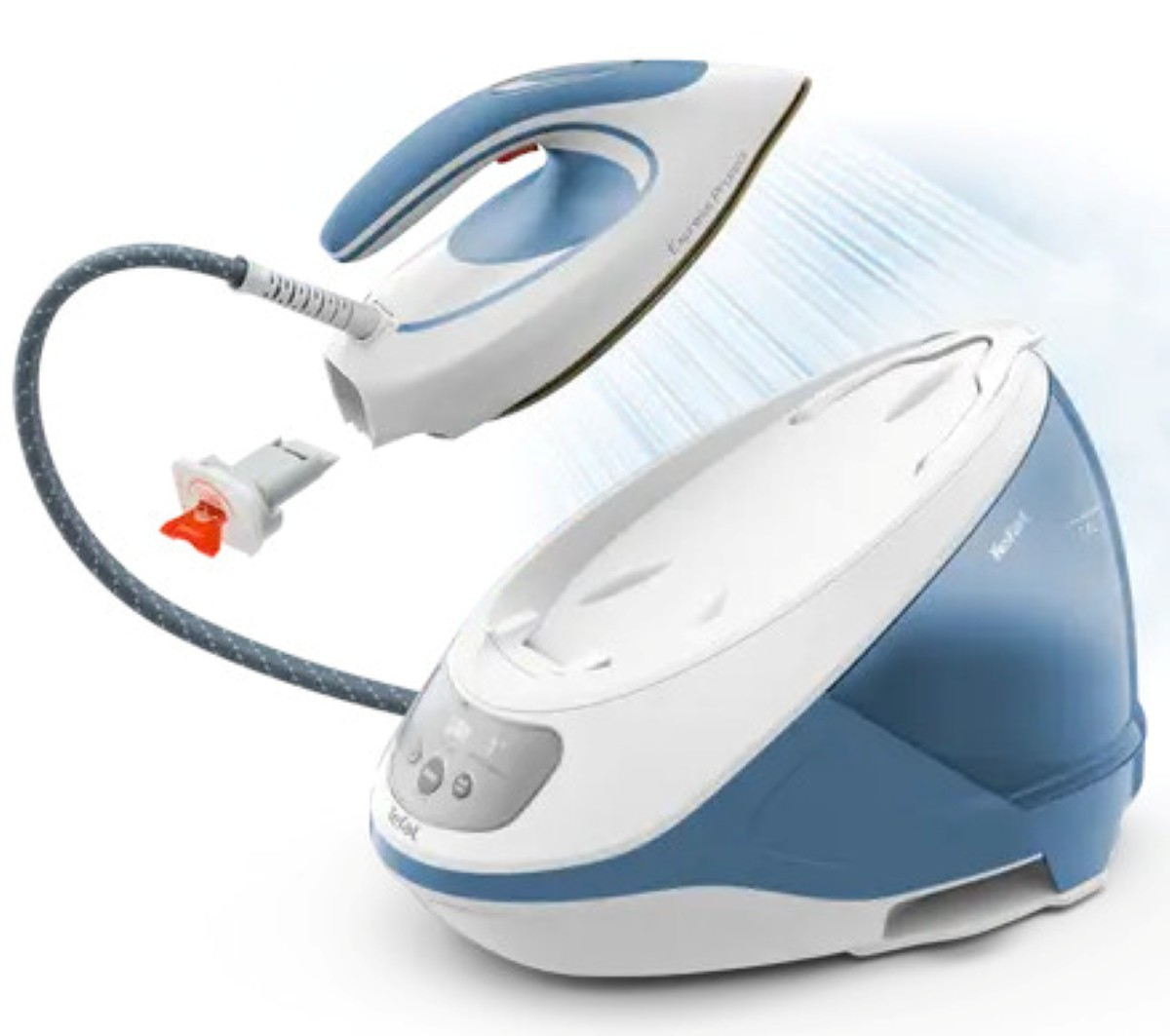 Biało-niebieskie żelazko parowe Tefal. Żelazko jest odłączone od podstawy, pokazując wąż i filtr.