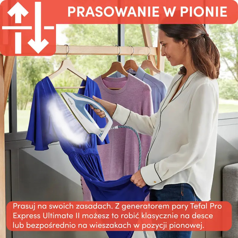 Kobieta prasuje niebieską sukienkę pionowo żelazkiem parowym. Inne ubrania wiszą w tle. Tekst głosi: 'Prasowanie w pionie'.