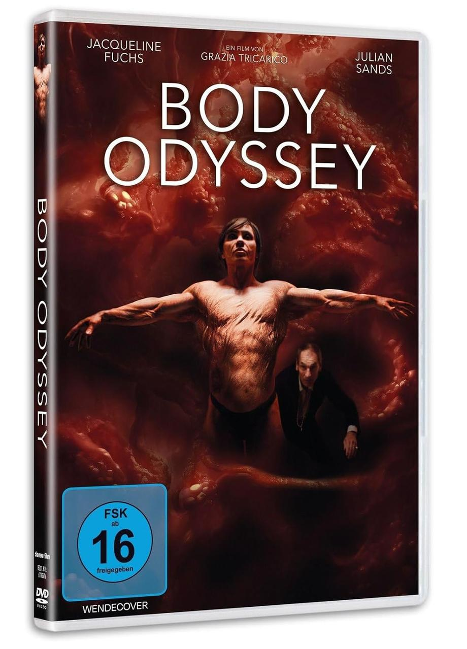 DVD-Hülle für 'Body Odyssey'. Ein Mann mit offenen Armen steht im Zentrum, darunter ein Mann im Anzug. Roter Hintergrund.