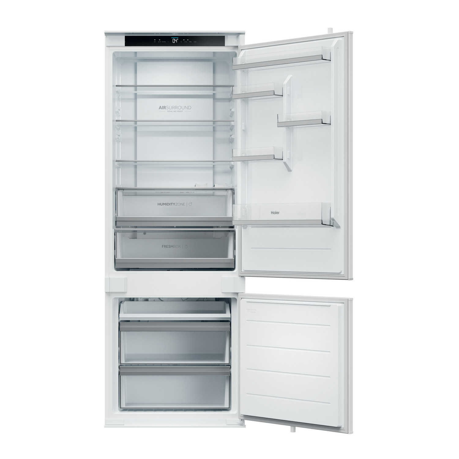 Refrigerador blanco con puertas abiertas. Interior con estantes, cajones y pantalla. Muestra la marca 'Haier'.