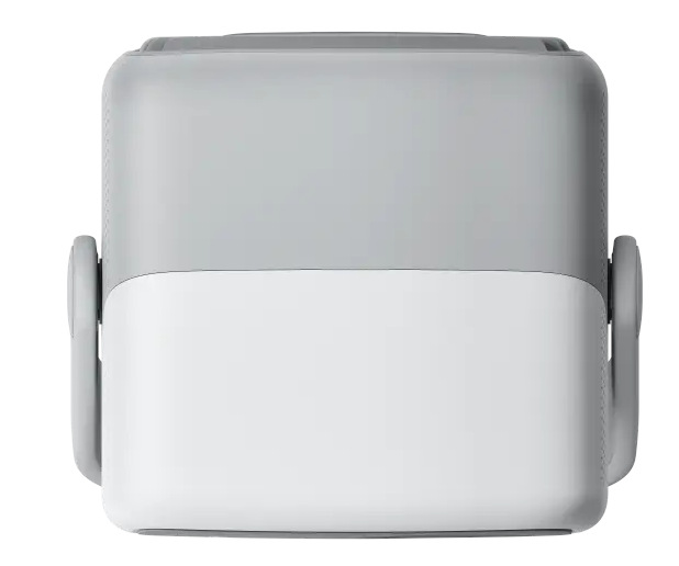 Szary i biały prostokątny obiekt, prawdopodobnie chłodziarka, z dwoma szarymi uchwytami po bokach, na białym tle.