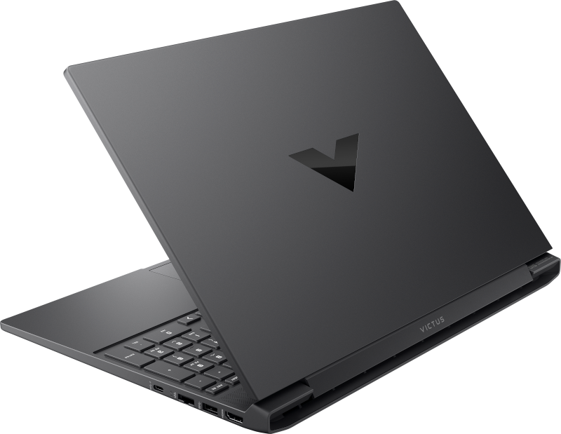 Ein dunkelgrauer Laptop ist geöffnet und zeigt die Tastatur und die Rückseite mit dem Victus-Logo. Der Bildschirm ist nach oben geneigt.