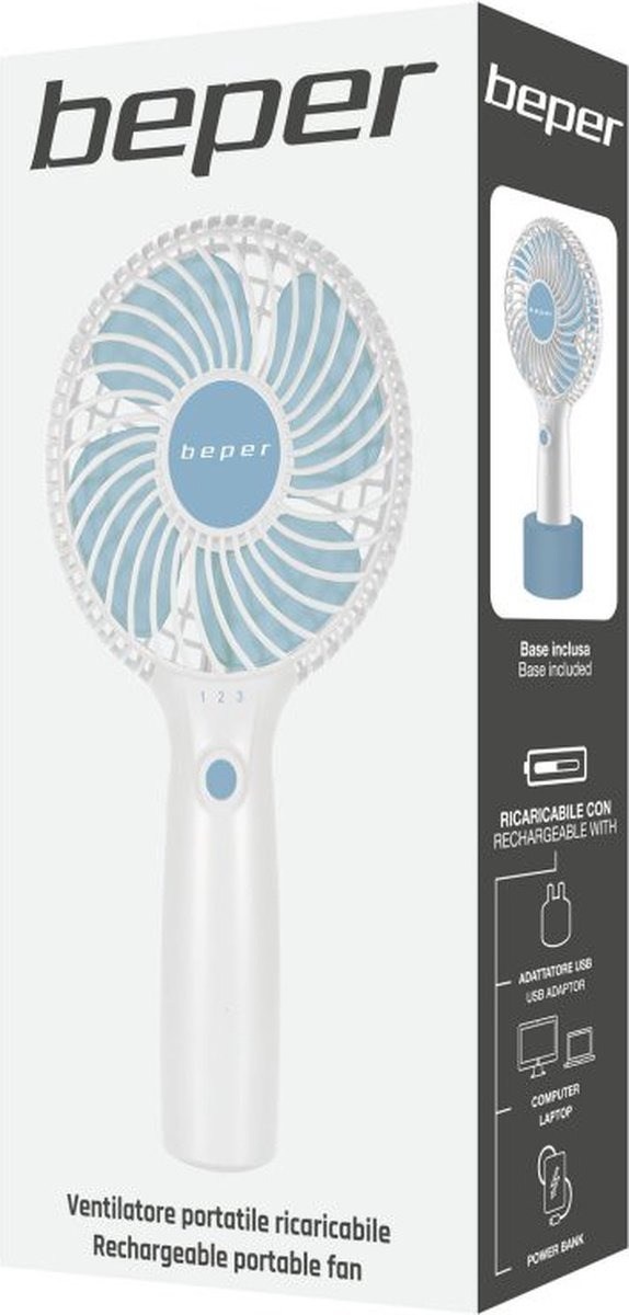 Witte en blauwe draagbare ventilator op een doos. De doos heeft tekst en een diagram van de ventilator. Hij is oplaadbaar.