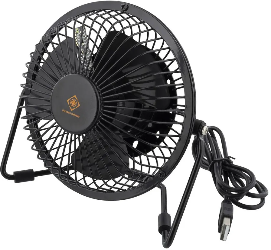 Ventilatore da scrivania nero con gabbia protettiva e cavo USB. Ha una cornice e pale nere, con un logo al centro.