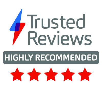 Logo: Trusted Reviews, Blitzsymbol, grauer Text, 5 rote Sterne und ein graues Banner mit der Aufschrift 'Highly Recommended'.