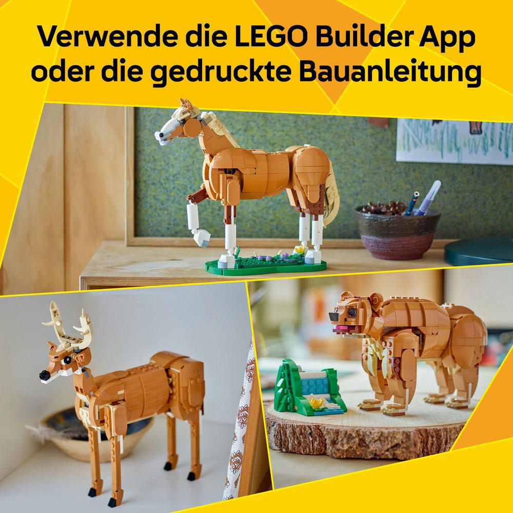LEGO Tiermodelle: Pferd, Hirsch und Bär, auf einem Tisch ausgestellt. Im Hintergrund eine Holzoberfläche und eine grüne Tafel.