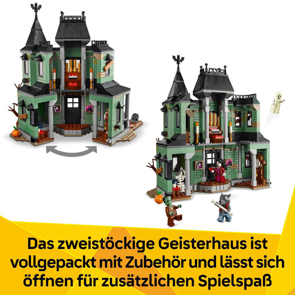 Ein zweistöckiges grünes Geisterhaus-Spielzeug, auf der rechten Seite offen, mit verschiedenen Figuren und Zubehör, auf gelbem Untergrund.