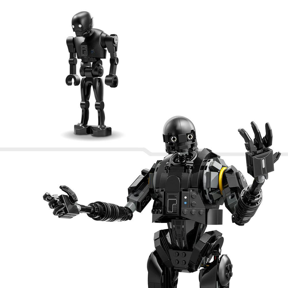 Zwei schwarze Lego K-2SO-Droiden. Einer steht, der andere hat die Arme ausgestreckt. Beide befinden sich auf weißem Hintergrund.