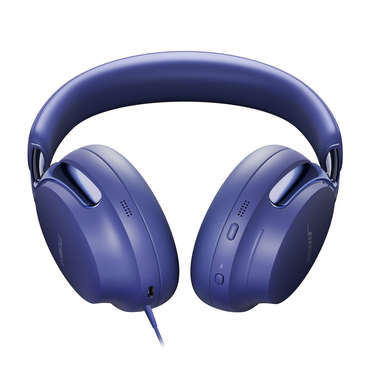 Casque audio bleu sur fond blanc. Le casque a un bandeau et des oreillettes. Un câble est connecté.