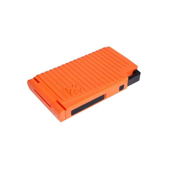 Un dispositivo rectangular naranja con la parte superior acanalada, detalles negros y un símbolo X sobre fondo blanco.