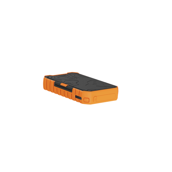 Un dispositivo rectangular naranja y negro, probablemente un banco de energía, aislado sobre un fondo negro.