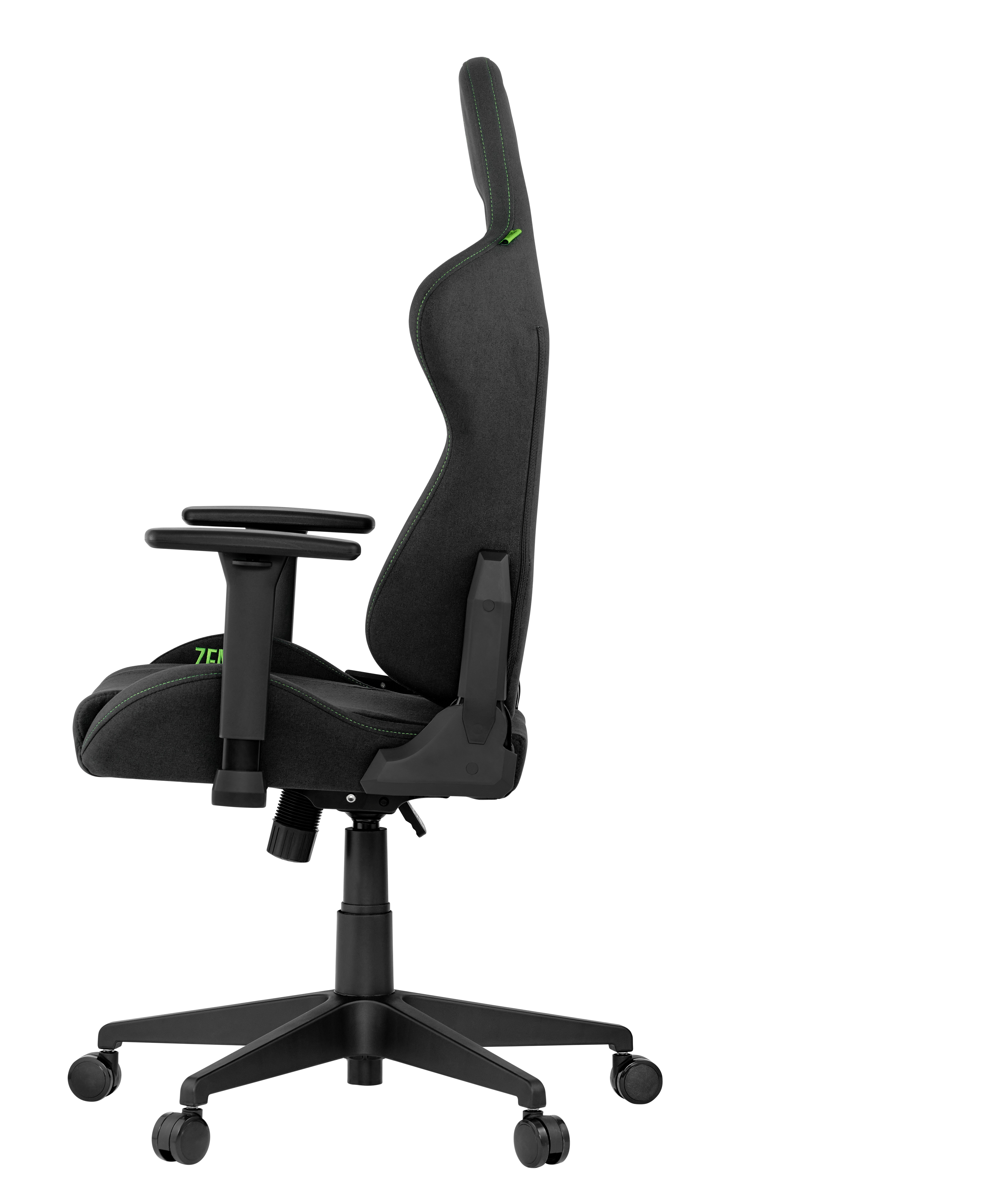 Schwarzer Gaming-Stuhl mit grünen Nähten. Hat eine Kopfstütze, Armlehnen und ein Fünf-Rad-Gestell. Der Stuhl befindet sich auf weißem Hintergrund.