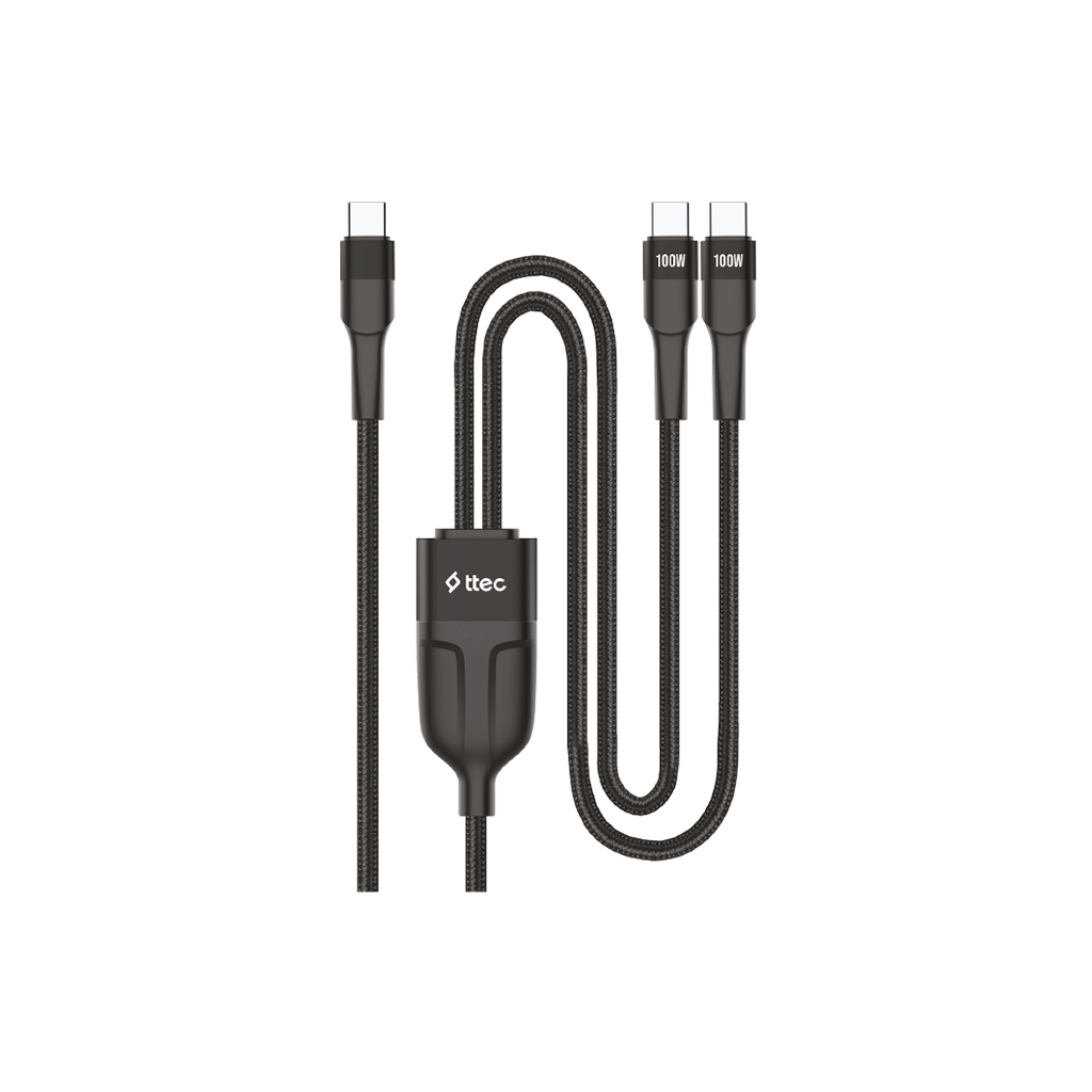 Üç USB-C konektörlü siyah şarj kablosu. Kablo örgülü tasarıma sahiptir. Orta kısımda ttec logosu bulunur.