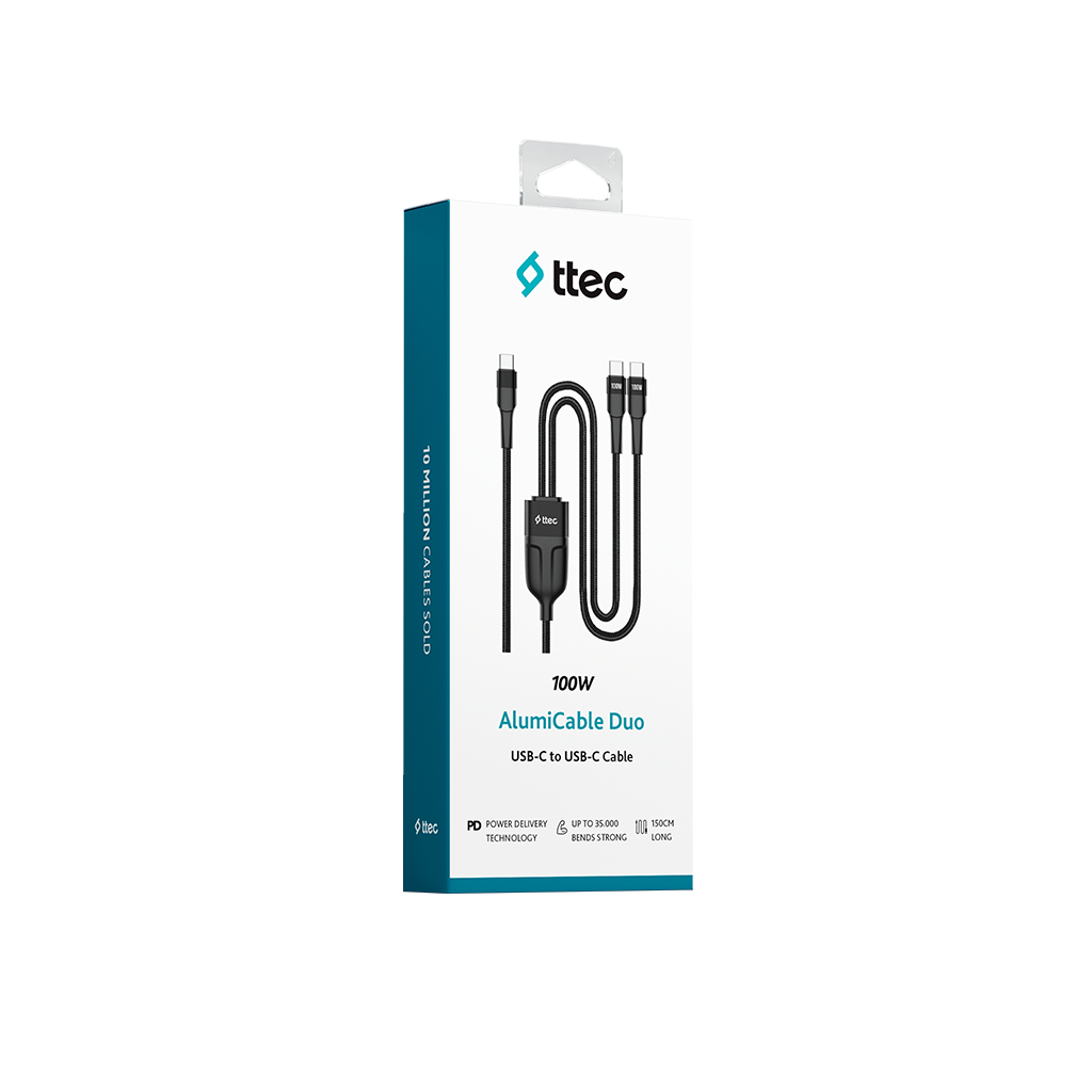 Siyah bir USB-C - USB-C kablosu, beyaz ve akuamarin bir kutu üzerinde sergileniyor. Kutuda ttec logosu ve ürün detayları bulunuyor.