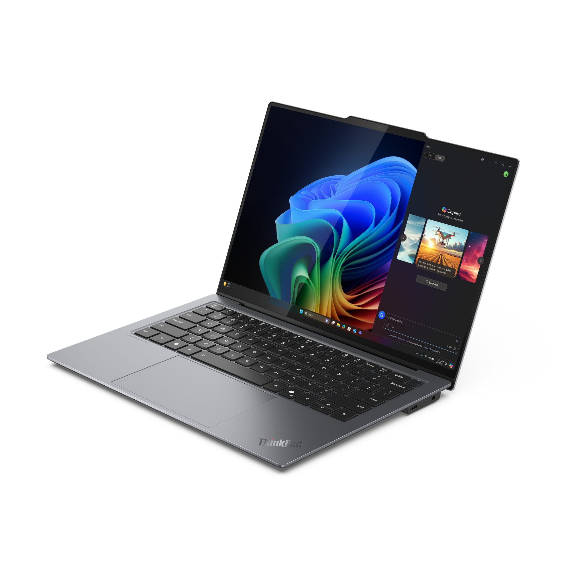 Ein Laptop mit farbenfrohem Bildschirm ist geöffnet. Ein Copilot-Fenster befindet sich rechts. Tastatur und Touchpad sind sichtbar. ThinkPad-Logo.