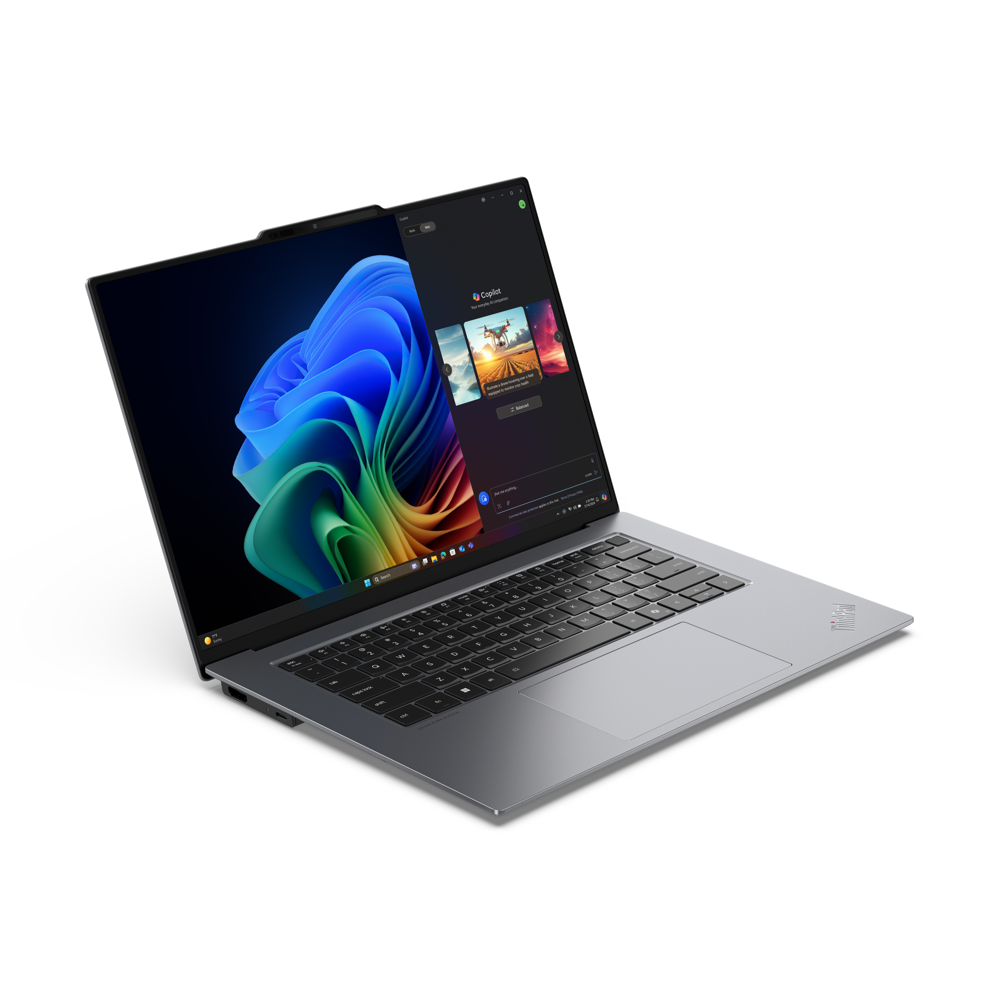 Ein Laptop zeigt einen farbenfrohen Desktop und eine Copilot-Oberfläche. Es hat ein graues Gehäuse und eine schwarze Tastatur, vor schwarzem Hintergrund.