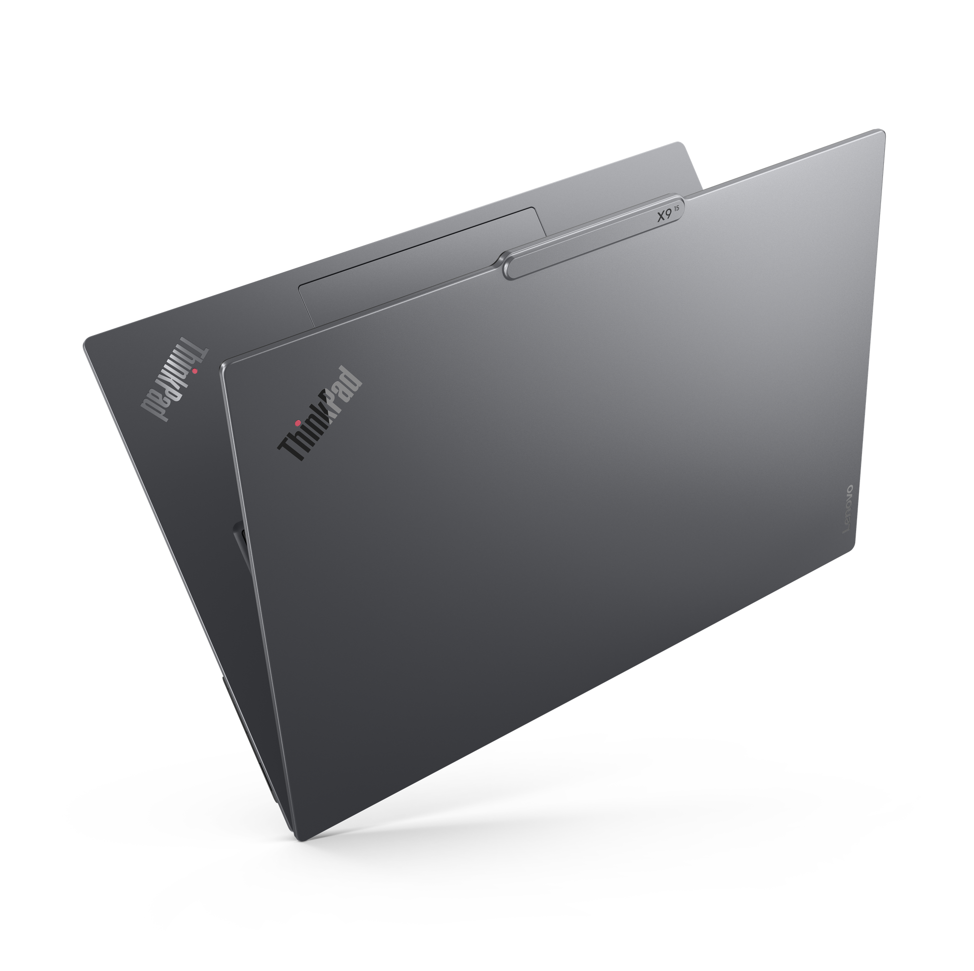 Zwei graue ThinkPad-Laptops sind abgebildet, eines offen und eines geschlossen. Der offene Laptop zeigt das ThinkPad-Logo.