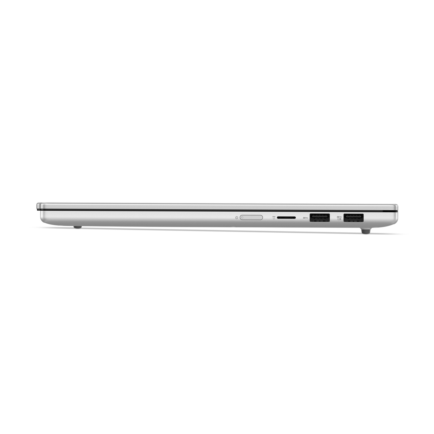 Vue latérale d'un ordinateur portable argenté, montrant les ports et un bouton d'alimentation. Le fond est blanc.