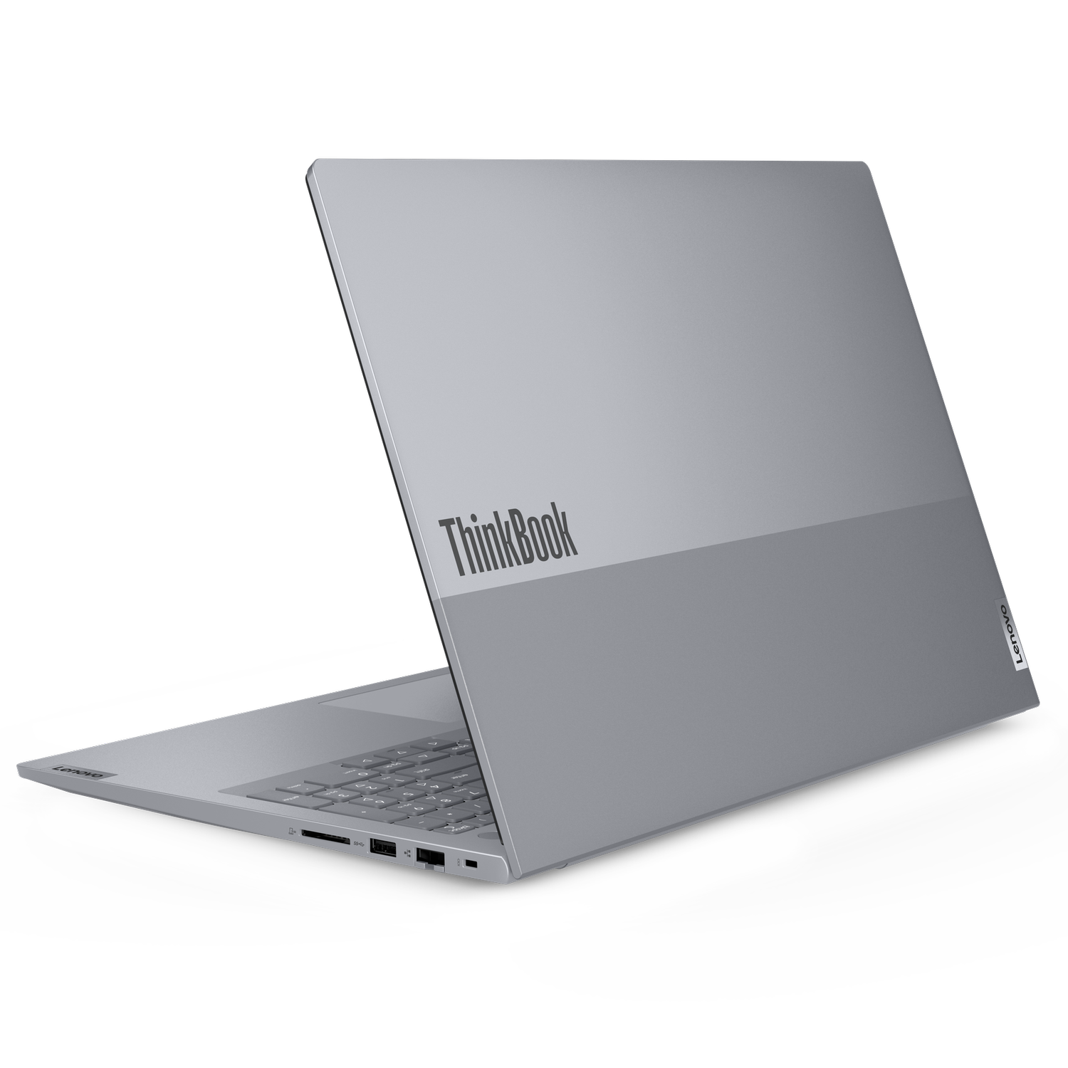 Srebrny laptop ThinkBook jest lekko otwarty, wyświetlając klawiaturę i ekran. Widoczne jest logo Lenovo.