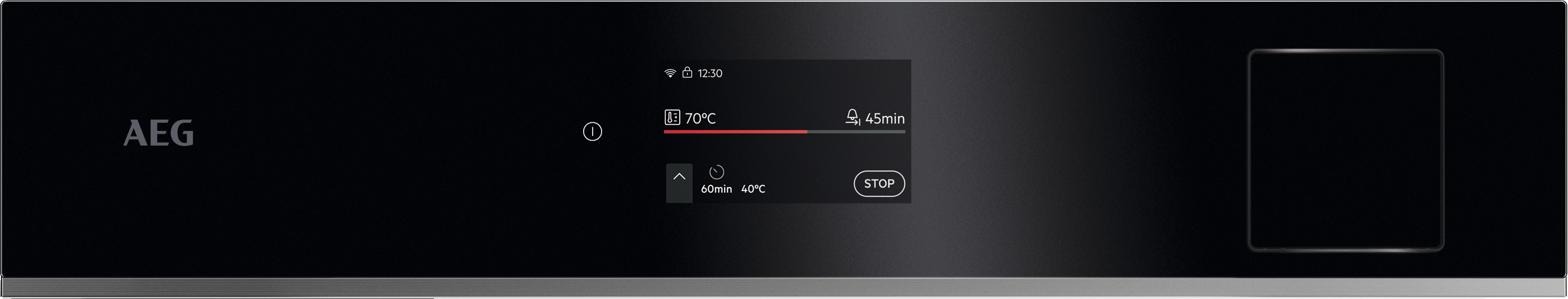 Schwarzes Bedienfeld des Backofens mit AEG-Logo, Anzeige der Einstellungen und einem Touchscreen rechts.