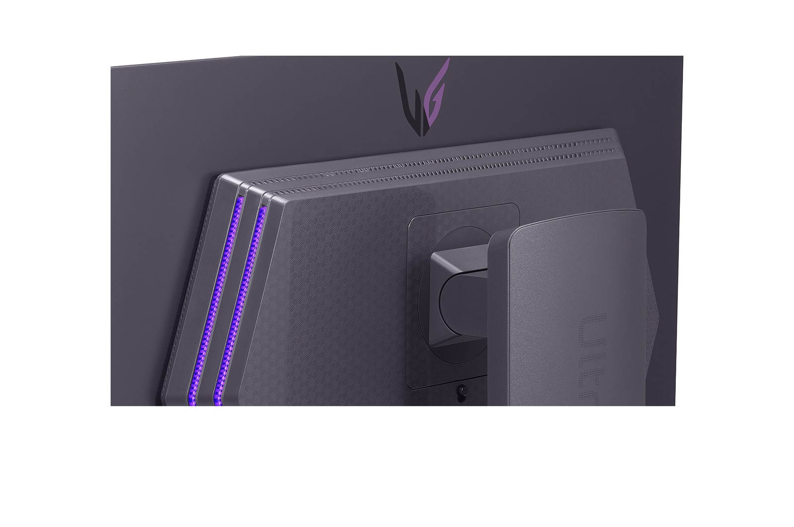 Zbliżenie tylnej części szarego monitora komputerowego. Widoczne fioletowe paski LED i logo. Stojak jest również szary.