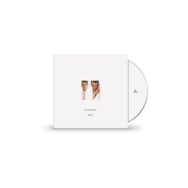 Albumcover von Pet Shop Boys, Please. Es zeigt zwei Männer, ein weißes Albumcover und eine CD.