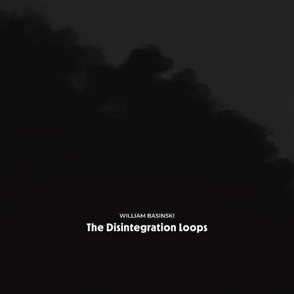 Dunkler, wolkiger Himmelshintergrund. Darunter stehen in weißer Schrift die Texte 'WILLIAM BASINSKI' und 'The Disintegration Loops'.