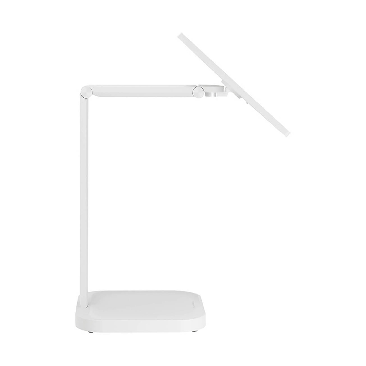 Una lampada da scrivania bianca su sfondo bianco. Ha una base rettangolare, un braccio verticale e un pannello luminoso regolabile.