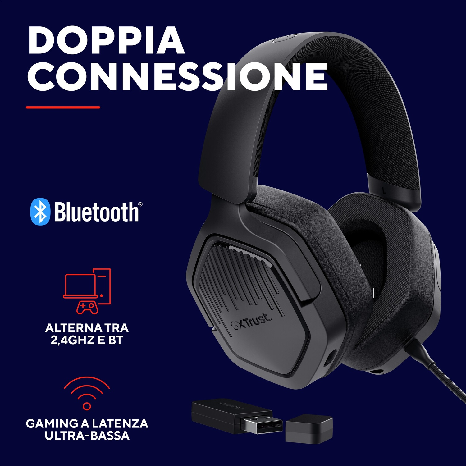 Cuffie da gioco nere con Bluetooth, dongle USB e testo: DOPPIA CONNESSIONE. Lo sfondo è blu scuro.