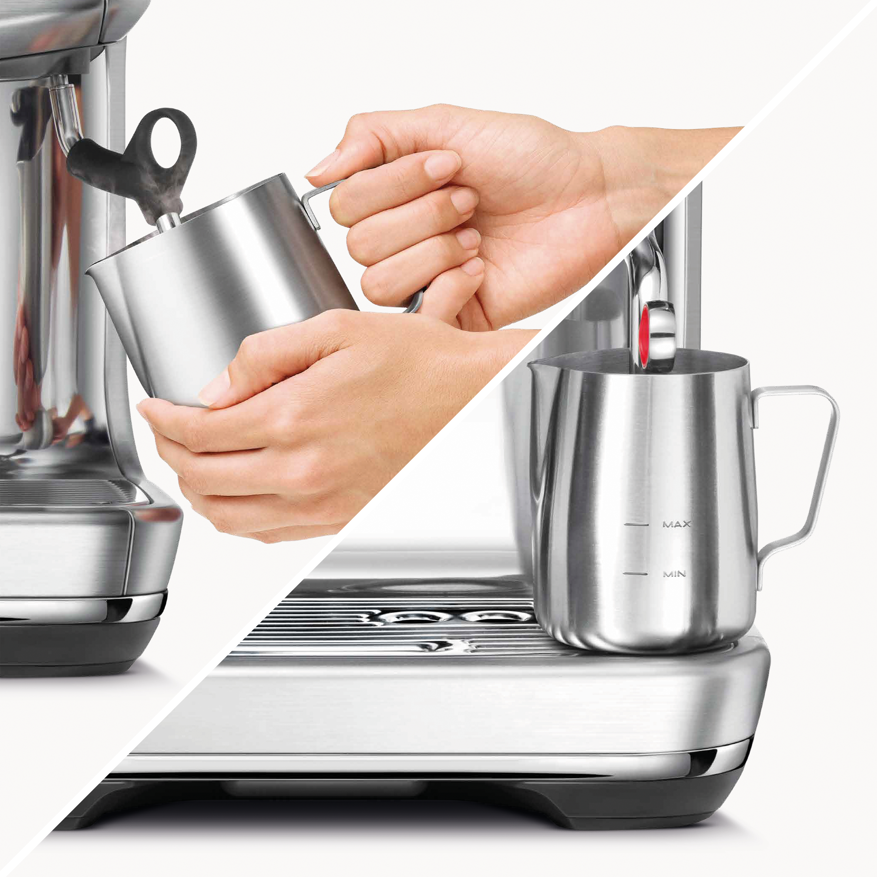 Person gießt Flüssigkeit aus einem Stahlkrug in eine Kaffeemaschine, mit weißem Hintergrund.