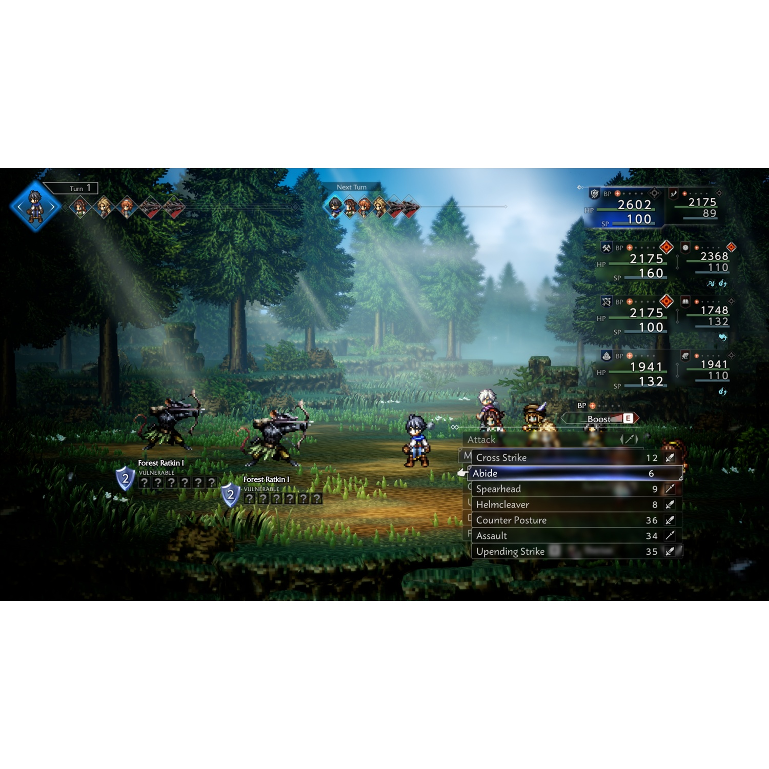 Une scène de bataille forestière d'un jeu vidéo. Personnages et ennemis sont sur un champ herbeux, avec des menus et des statistiques superposés.