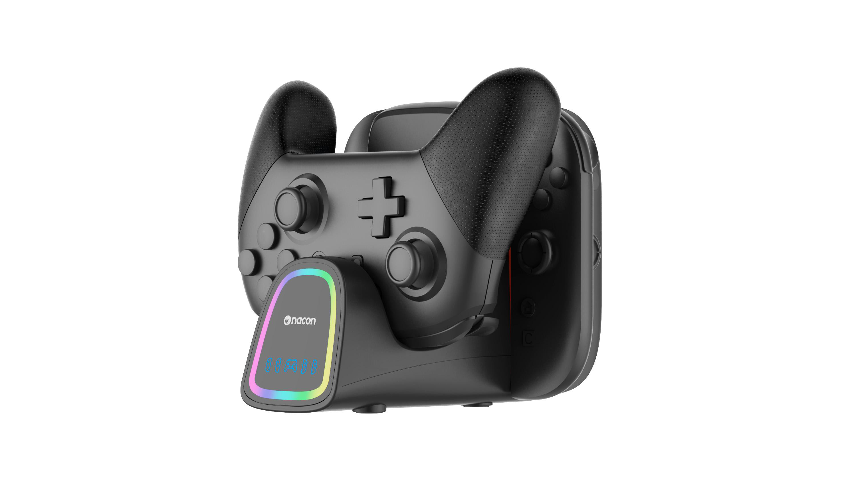 Schwarzer Nacon-Gaming-Controller auf weißem Hintergrund. Controller hat Knöpfe, Joysticks und eine Ladestation mit buntem Licht.